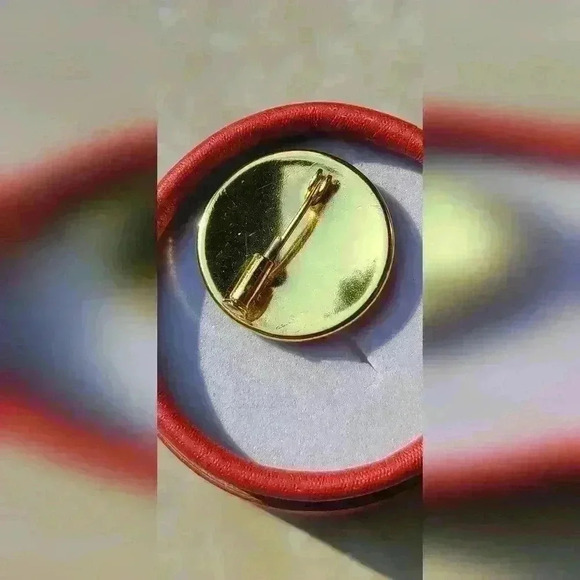 Vintage Damascene  brooches gold tone with black background gold flower and bird - Picture 12 of 17